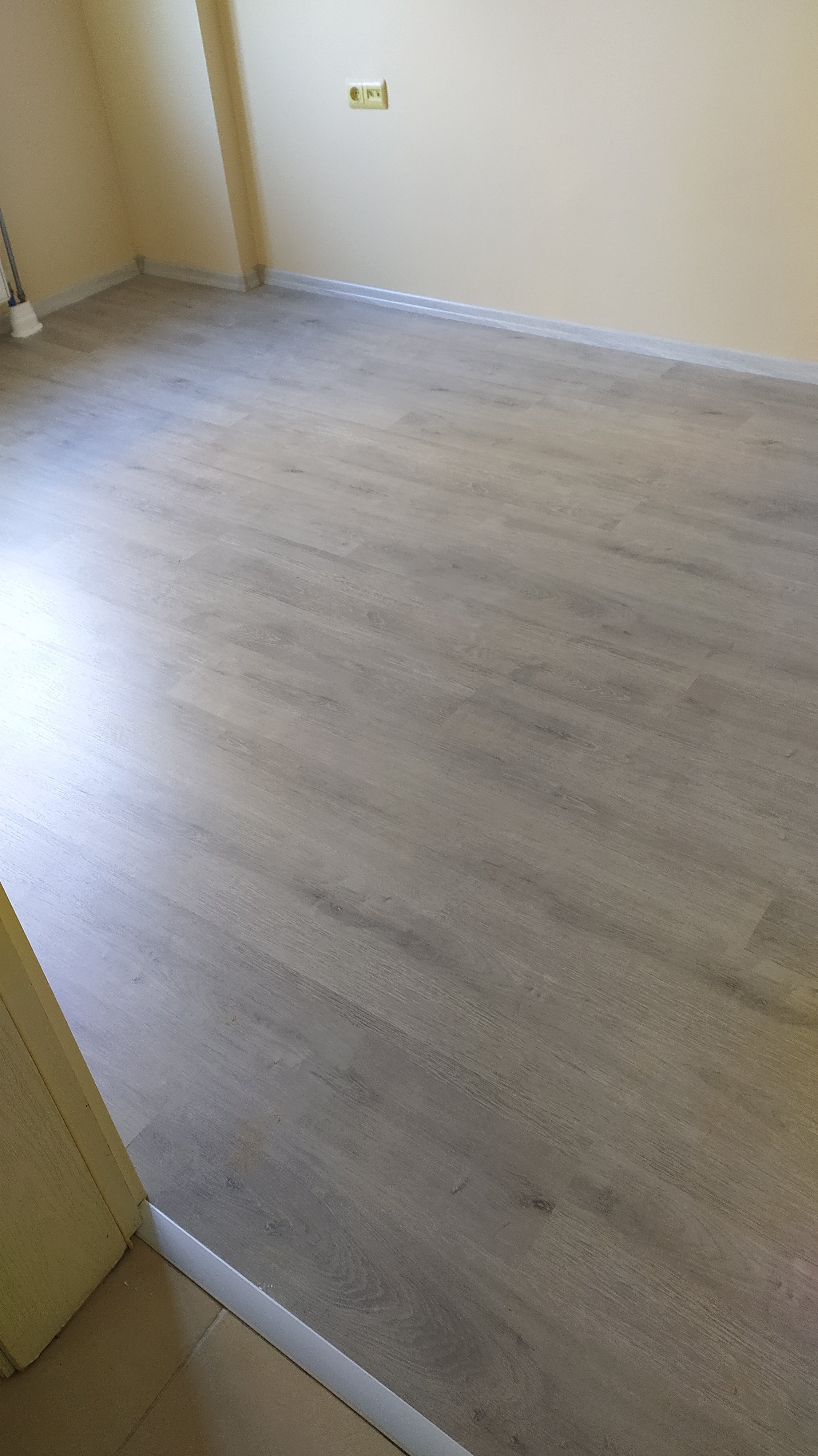 İzmit akçakoca evleri çamsan silver Liva meşe laminant parke döşeme isimiz 1 img 20210308 1753115008640954424297911